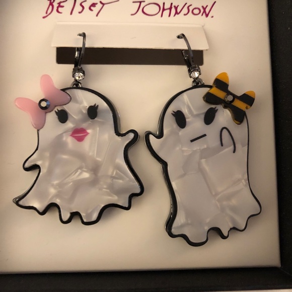 Betsey Johnson Hematite Tone & White Acrylic Ghost Mismatch Drop Earrings NIB - Picture 9 of 12